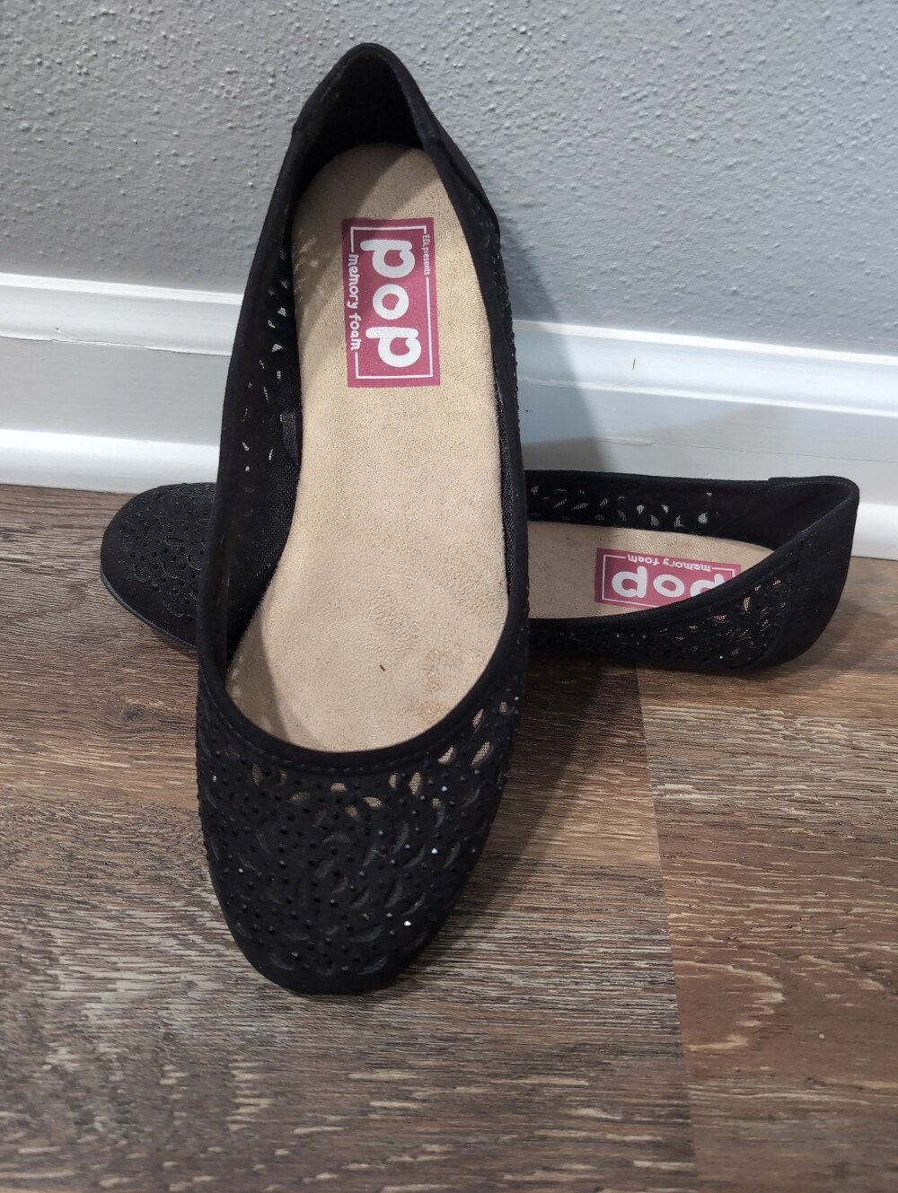 Womens Pop Imperial Black Jeweled Ballet Flats Laser Cut Detail Sz. 7